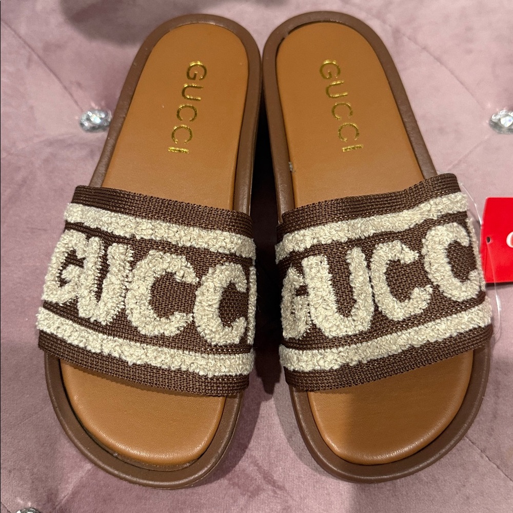 Inspired Women's Tan and Cream Slide Sandals G u c c i 🤎